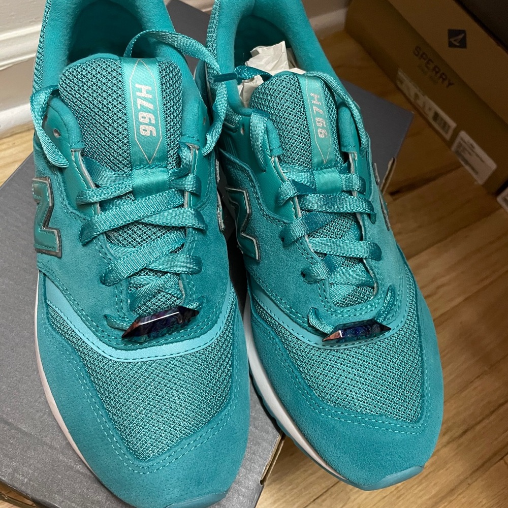 Women's new balance sneakers